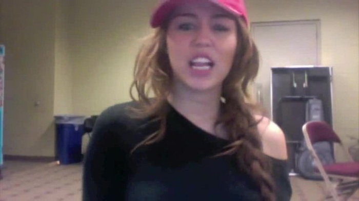 Miley Says Goodbye to Twitter 421