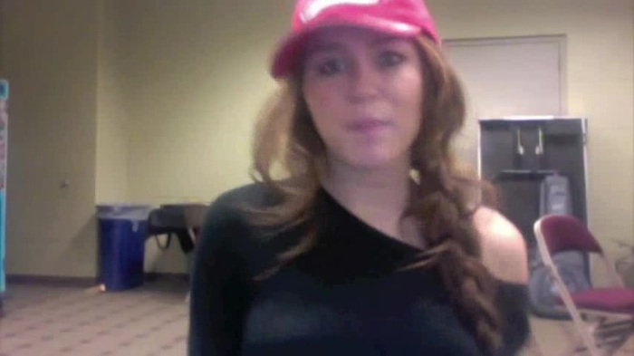 Miley Says Goodbye to Twitter 425