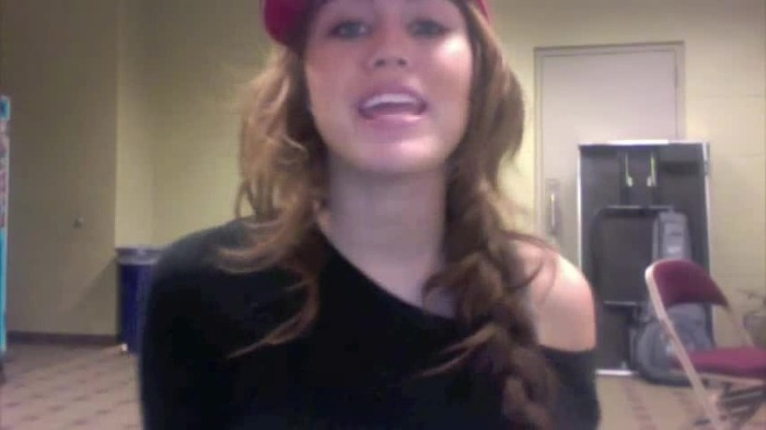 Miley Says Goodbye to Twitter 430