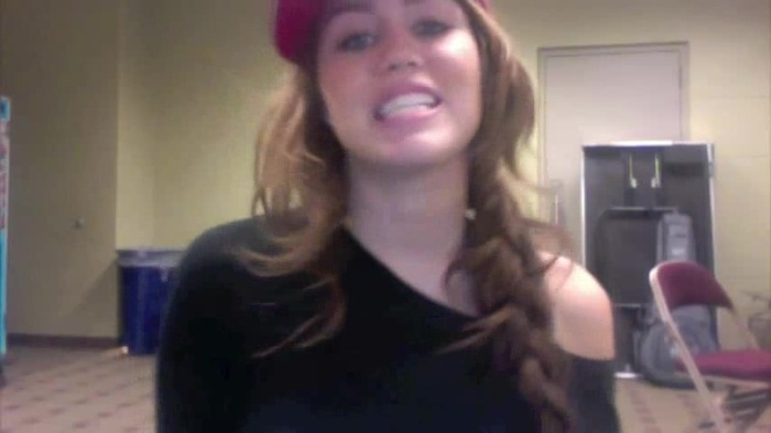 Miley Says Goodbye to Twitter 431