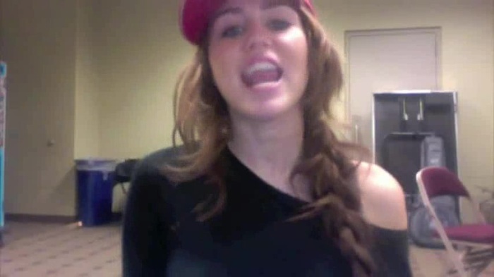 Miley Says Goodbye to Twitter 433