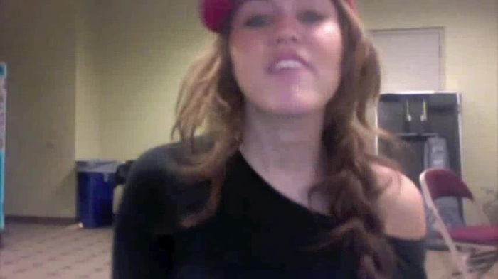 Miley Says Goodbye to Twitter 438