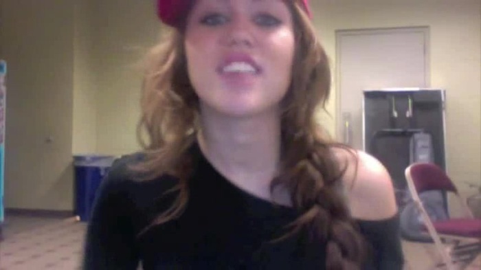 Miley Says Goodbye to Twitter 442