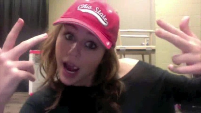 Miley Says Goodbye to Twitter 468