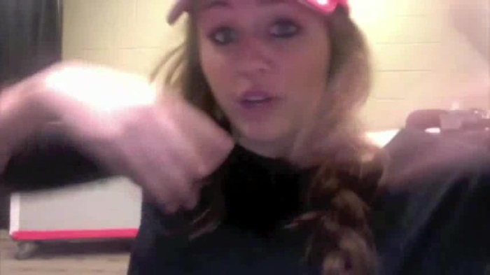Miley Says Goodbye to Twitter 481