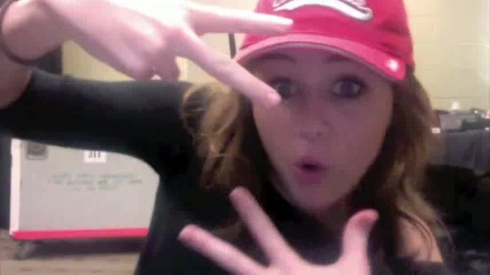 Miley Says Goodbye to Twitter 485