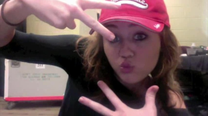 Miley Says Goodbye to Twitter 490