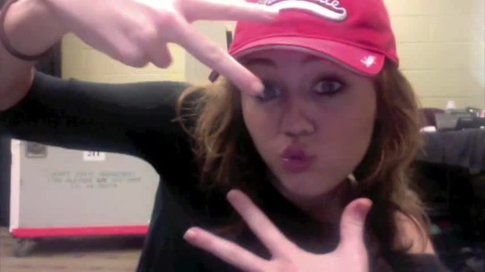 Miley Says Goodbye to Twitter 491