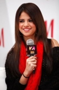 32372357_MWECBJXHR - Selena 3