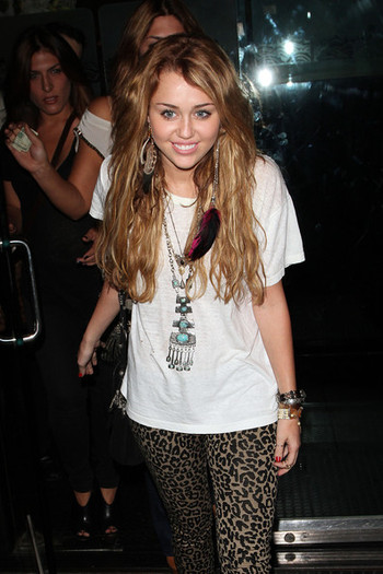 Miley+Cyrus+Dangle+Earrings+Feathered+Earring+N5SAFQoBRZql