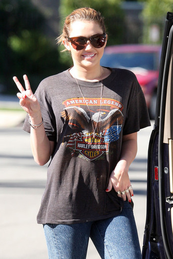 Miley+Cyrus+Miley+Cyrus+Out+rgpQBCC5jj8l