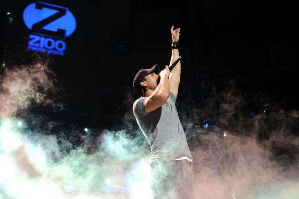 Enrique+Iglesias+Z100+Jingle+Ball+2010+Presented+5VtSpxXthvDl - ENRIQUE IGLESIAS