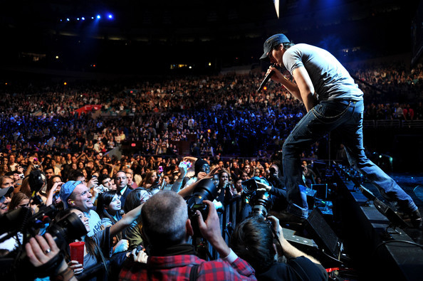 Enrique+Iglesias+Z100+Jingle+Ball+2010+Presented+lzcZFyjUhCBl