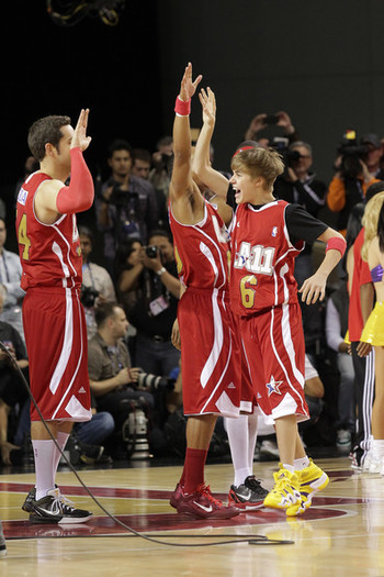 Justin Bieber 2011 NBA Star Celebrity Game eHwPwTeILmQl - Justin Bieber