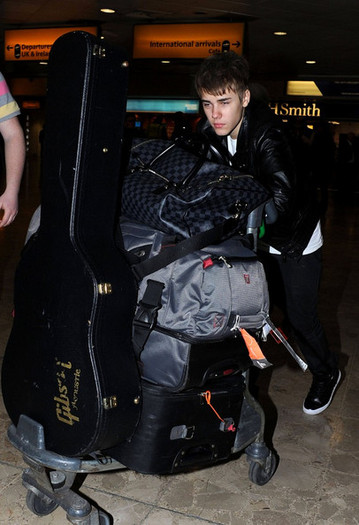 Justin Bieber Justin Bieber Heathrow JfFxv0i0C5fl