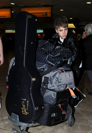 Justin Bieber Justin Bieber Heathrow T9pHsmAFkg2l