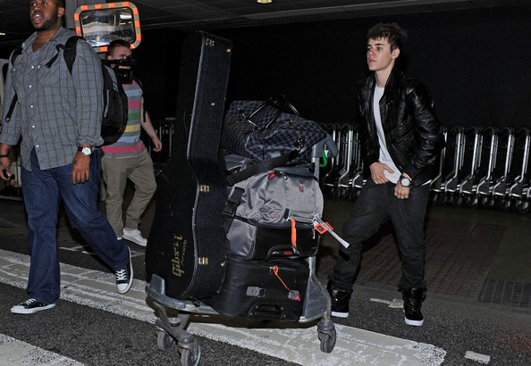 Justin Bieber Justin Bieber Heathrow t9WxQnW9Ly1l