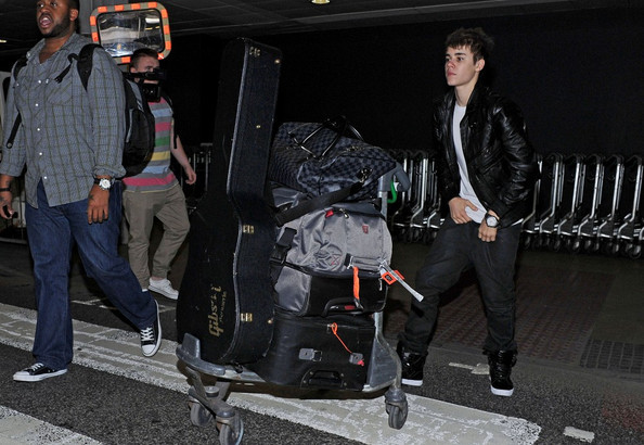 Justin Bieber Justin Bieber Heathrow t9WxQnW9Ly1l - Justin Bieber