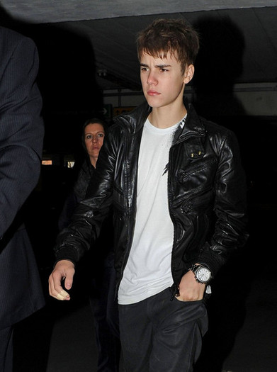 Justin Bieber Justin Bieber Heathrow v-4mbmv7oQJl