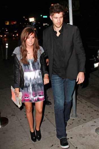Ashley Tisdale Boots Ankle boots EwC0Y8F3_R7l - Ashley Tisdale