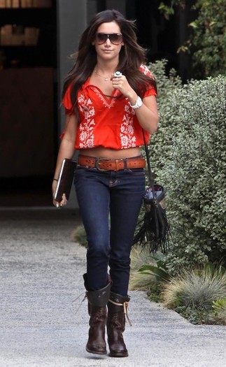 Ashley Tisdale Boots Cowboy Boots jQ2naoWeK_4l - Ashley Tisdale