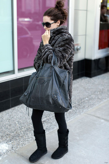 Ashley Tisdale Oversized Bags Oversized Tote eEk0I8WjQ3Xl - Ashley Tisdale