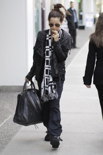 Ashley+Tisdale+Tote+Bags+Leather+Tote+JUiT2vdEbB4l