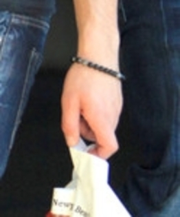 Joe+Jonas+Joe+Jonas+Out+Shopping+American+F8QnYxfDdu4l_012 - puzlle