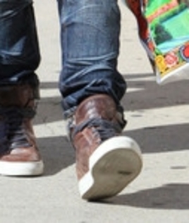 Joe+Jonas+Joe+Jonas+Out+Shopping+American+H2h8c4y2tBhl_011