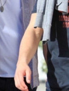 Joe+Jonas+Joe+Jonas+Out+Shopping+American+jLXfofd7Anel_004