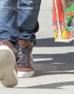 Joe+Jonas+Joe+Jonas+Out+Shopping+American+mlL3YgqpWVUl_011