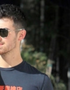 Joe+Jonas+Joe+Jonas+Out+Shopping+American+SKL8XSsLiKEl_002