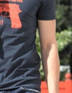 Joe+Jonas+Joe+Jonas+Out+Shopping+American+SKL8XSsLiKEl_005