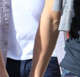 Joe+Jonas+Joe+Jonas+Out+Shopping+American+XoqlekukKkrl_007 - puzlle