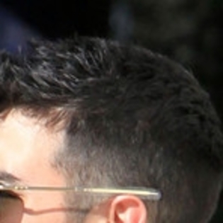 Joe+Jonas+Joe+Jonas+Out+Shopping+American+YvdAgZ_rJJul_002