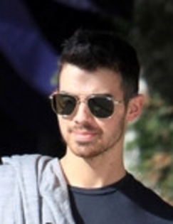 Joe+Jonas+Joe+Jonas+Out+Shopping+American+ZO2lQ63pnWUl_002