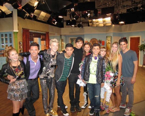 shake-it-up-set-pictures%20(2)[1] - Actori Disney Channel si filme