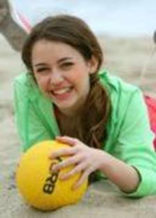 11578673_HMRXNPKLP - hannah montana si miley cyrus