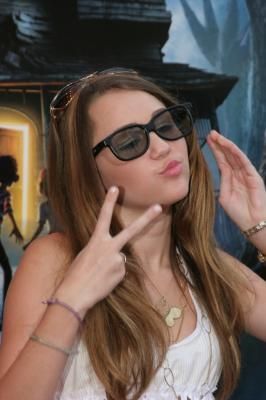 995 - hannah montana si miley cyrus