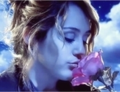 WCHTGGJRHWMRXMFLAZI - hannah montana si miley cyrus