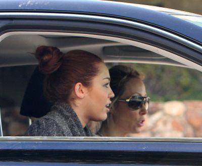  - x Heading to the studio with her mom Tish - 7th March 2011