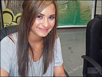 32736165_ITTRQGUBN - demi lovato