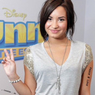 32736166_FPDWGCQYA - demi lovato