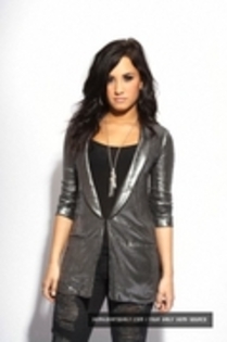 32736281_RNWIOYIFJ - demi lovato