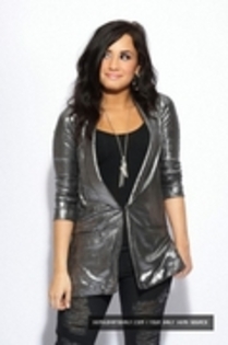 32736282_TEKDFHUKJ - demi lovato
