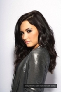 32736285_OONXHRILW - demi lovato