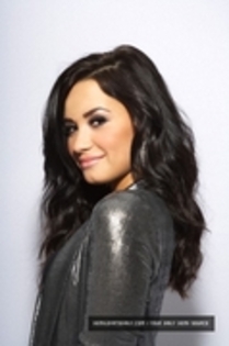 32736287_AYLJKRPCO - demi lovato