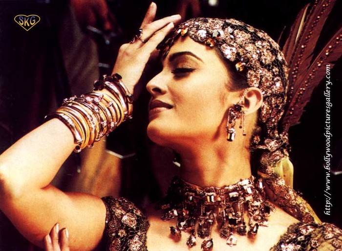 18820225_VCDNIQZDD - Aishwarya Rai