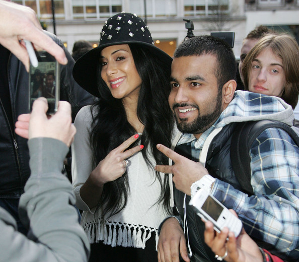 Nicole+Scherzinger+Nicole+Scherzinger+Greets+GB1YubhJmYwl - Nicole Scherzinger