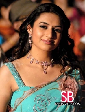 stream - Divyanka Tripathi